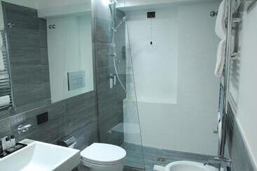 Lhp Hotel River & Spa