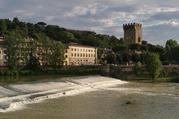 Lhp Hotel River & Spa