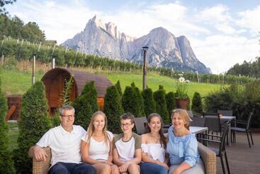 Solaia Hotel & Guesthouse