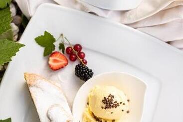 Solaia Hotel & Guesthouse