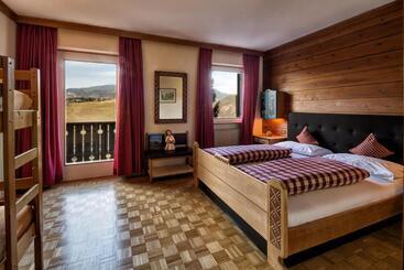 Solaia Hotel & Guesthouse