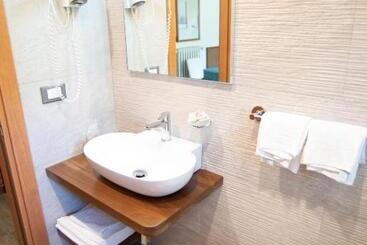 هتل Albergo Bucaneve