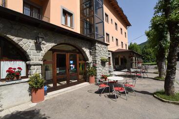 هتل Albergo Bucaneve