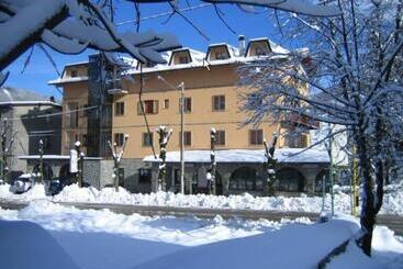 هتل Albergo Bucaneve