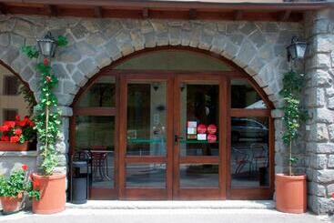 هتل Albergo Bucaneve