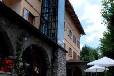 هتل Albergo Bucaneve