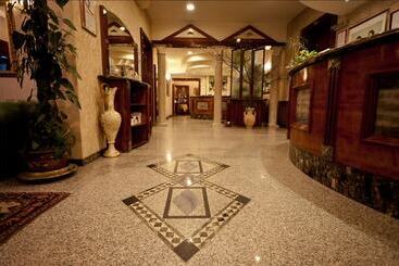 Phi Hotel Ambra