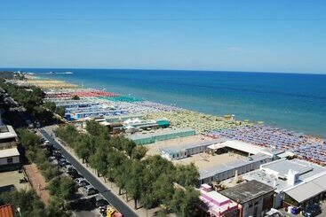 هتل Caravelle