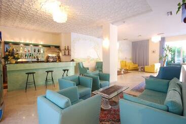 هتل Caravelle