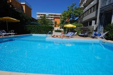 هتل Caravelle
