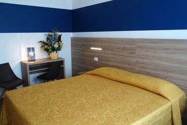 هتل Caravelle