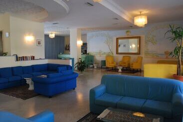 هتل Caravelle