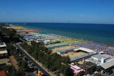 هتل Caravelle