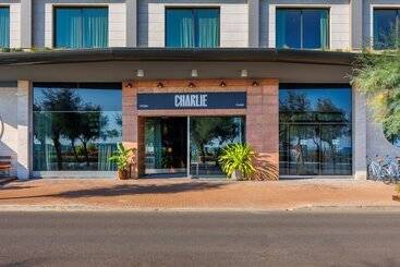 هتل Charlie In Pesaro
