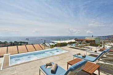 هتل De Bonart Naples   Curio Collection By Hilton