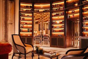 هتل Eden Dorchester Collection