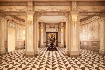 هتل Eden Dorchester Collection