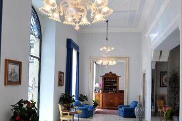 هتل Grande Albergo Quattro Stagioni