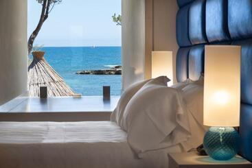 هتل Grotta Palazzese Beach