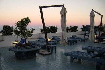 هتل Holiday