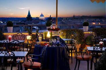 Marcella Royal Hotel   Rooftop Garden - Roma