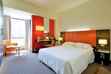 هتل Mercure Reggio Emilia Centro Astoria