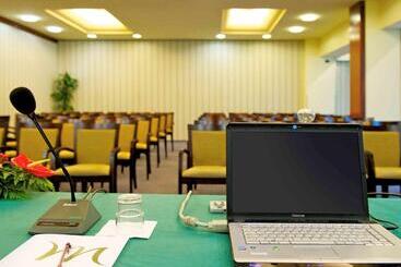 هتل Mercure Reggio Emilia Centro Astoria