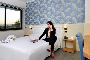 هتل Mercure Reggio Emilia Centro Astoria
