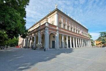 هتل Mercure Reggio Emilia Centro Astoria
