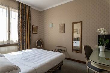 Phi Hotel Canalgrande
