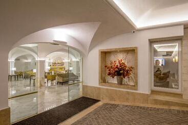 Shangri La Roma By Omnia Hotels