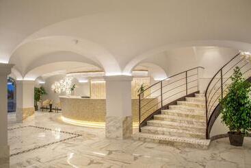 Shangri La Roma By Omnia Hotels