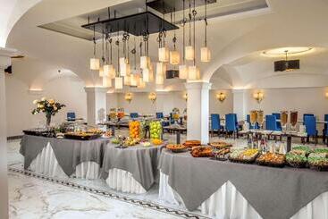 Shangri La Roma By Omnia Hotels