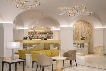 Shangri La Roma By Omnia Hotels