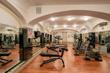Shangri La Roma By Omnia Hotels