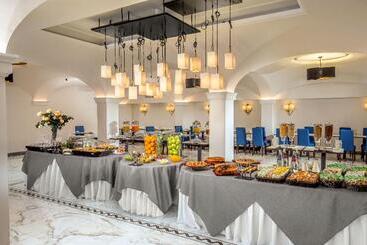 Shangri La Roma By Omnia Hotels
