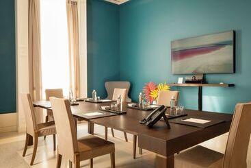 هتل De Bonart Naples   Curio Collection By Hilton