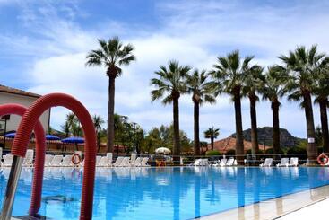 Villaggio Turistico La Mantinera