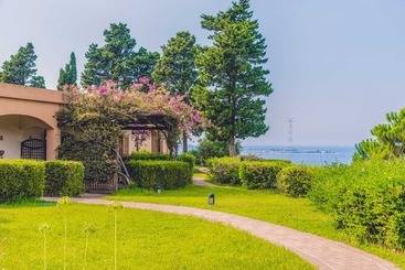 هتل Reggio Calabria Altafiumara Resort & Spa