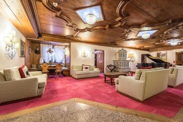هتل Adler Suite & Stube