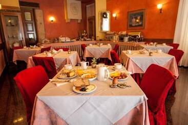 هتل Colomba D'oro
