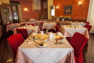 هتل Colomba D'oro
