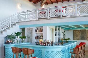 هتل Due Lune Puntaldia Resort & Golf
