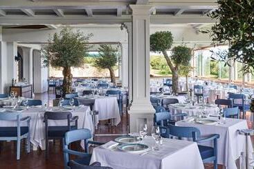 هتل Due Lune Puntaldia Resort & Golf
