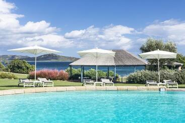 هتل Due Lune Puntaldia Resort & Golf