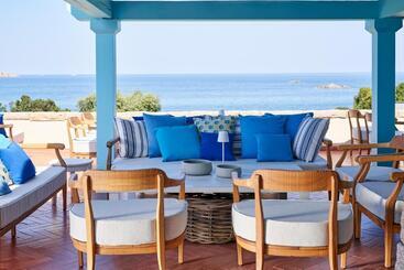 هتل Due Lune Puntaldia Resort & Golf