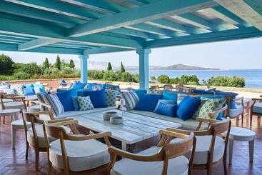 هتل Due Lune Puntaldia Resort & Golf