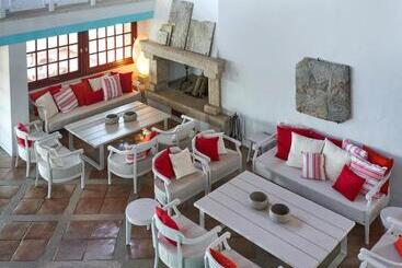 هتل Due Lune Puntaldia Resort & Golf