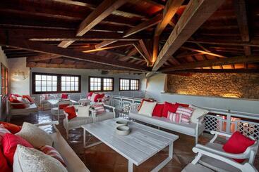 هتل Due Lune Puntaldia Resort & Golf