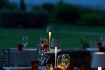 هتل Due Lune Puntaldia Resort & Golf